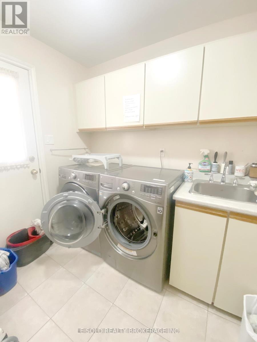 2nd Floor Room - 347 Fern Avenue, Richmond Hill, Ontario  L4C 8P6 - Photo 4 - N12847088