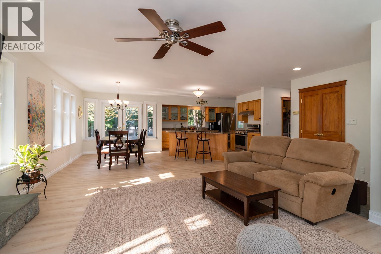 40409 Perth Drive, Squamish, British Columbia  V0N 1T0 - Photo 4 - R3096254