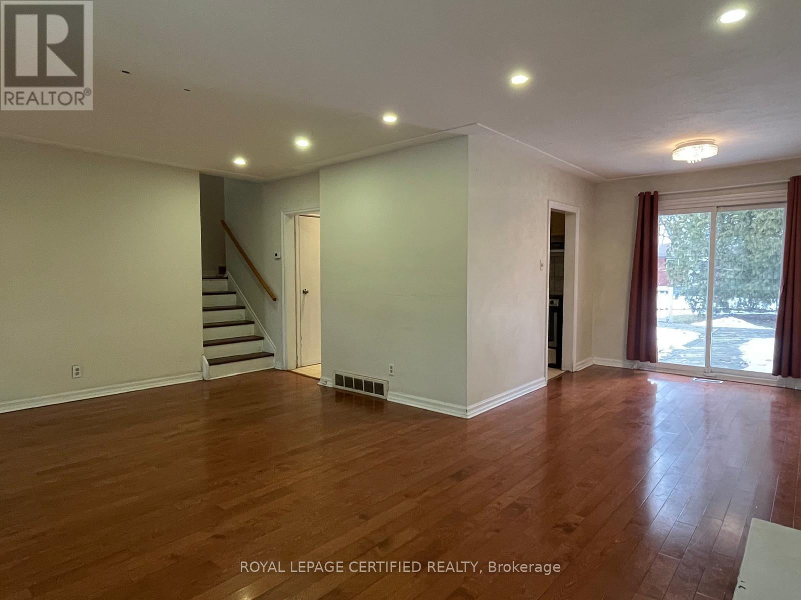 818 Garth Street, Hamilton (Westcliffe), Ontario  L9C 4K5 - Photo 2 - X12847078