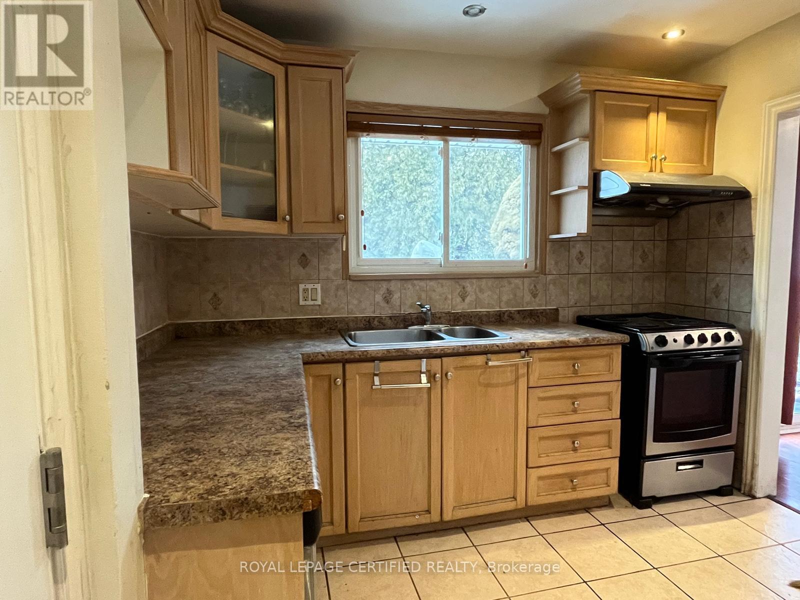 818 Garth Street, Hamilton (Westcliffe), Ontario  L9C 4K5 - Photo 4 - X12847078