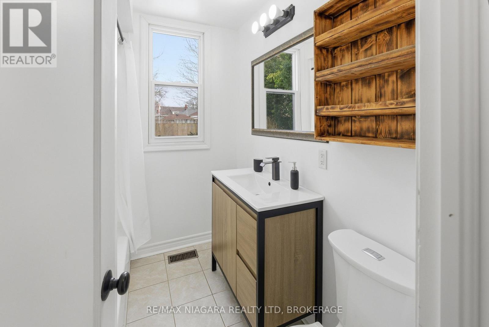 5781 Morden Drive, Niagara Falls, Ontario  L2E 3C8 - Photo 12 - X12845350