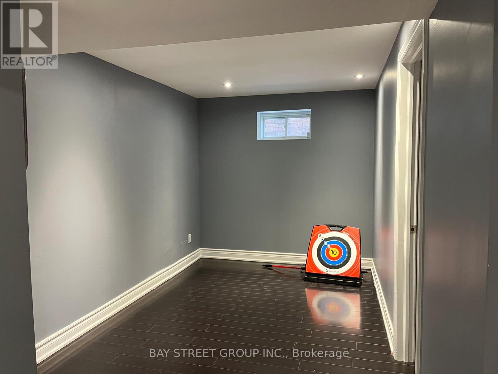 8 Dovetail Drive, Richmond Hill, Ontario  L4E 5B1 - Photo 10 - N12842430