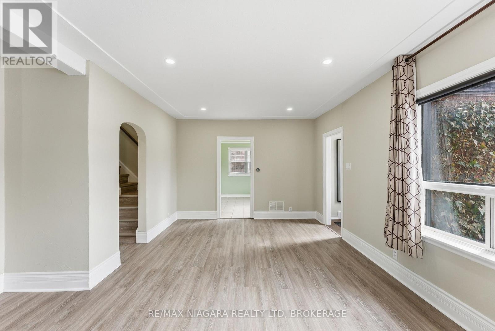 5781 Morden Drive, Niagara Falls, Ontario  L2E 3C8 - Photo 11 - X12845350