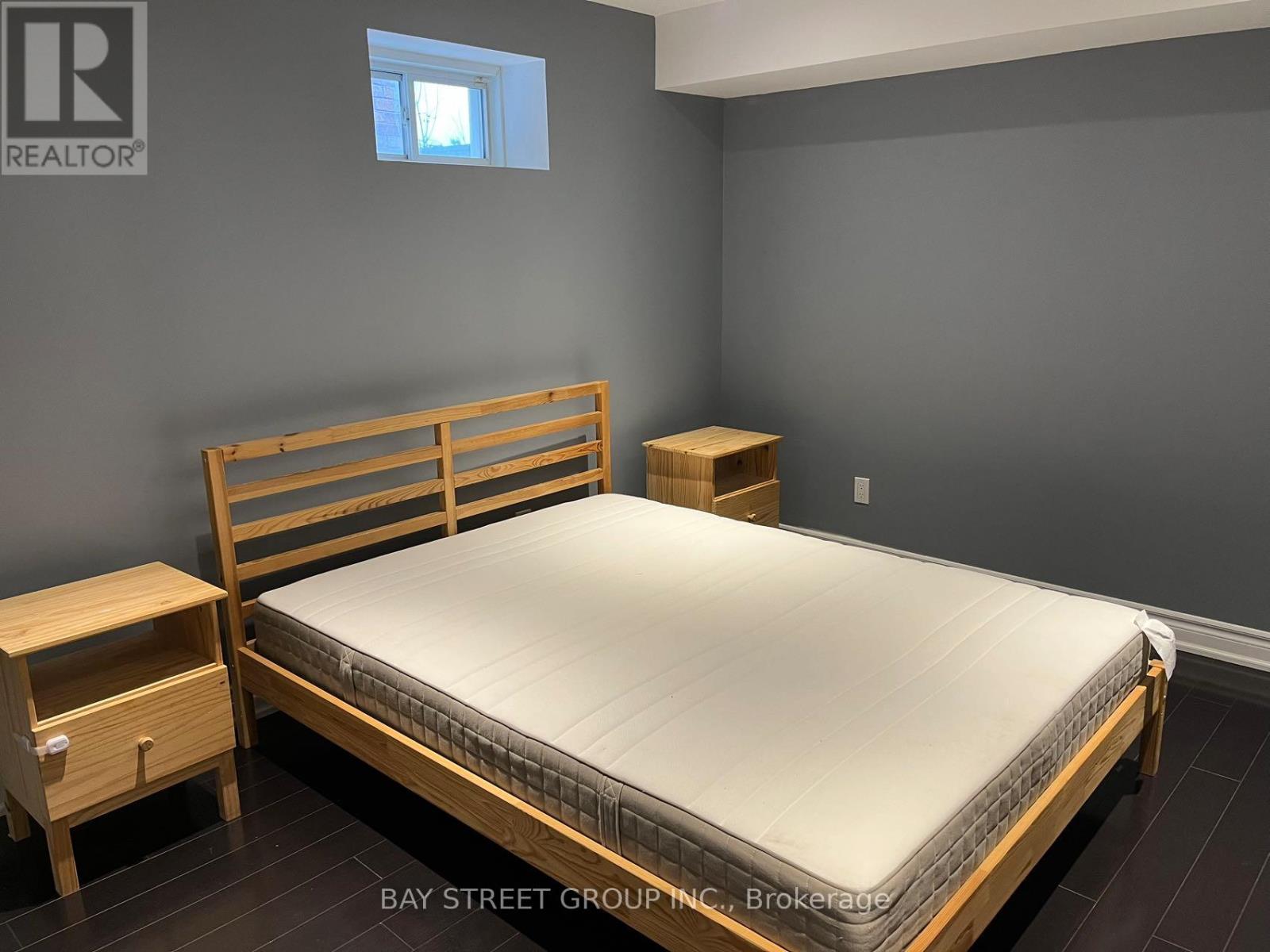 8 Dovetail Drive, Richmond Hill, Ontario  L4E 5B1 - Photo 7 - N12842430