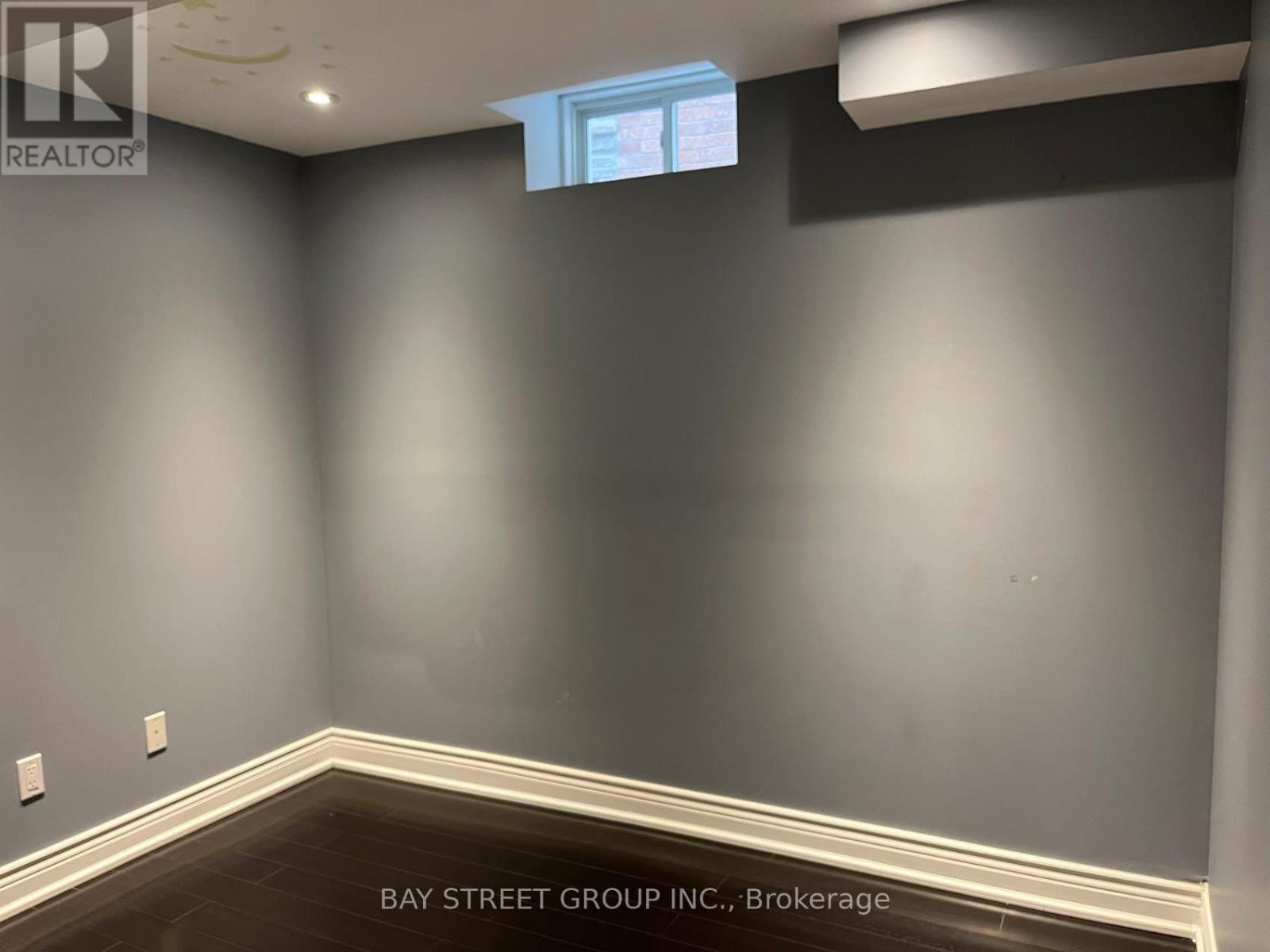 8 Dovetail Drive, Richmond Hill, Ontario  L4E 5B1 - Photo 8 - N12842430