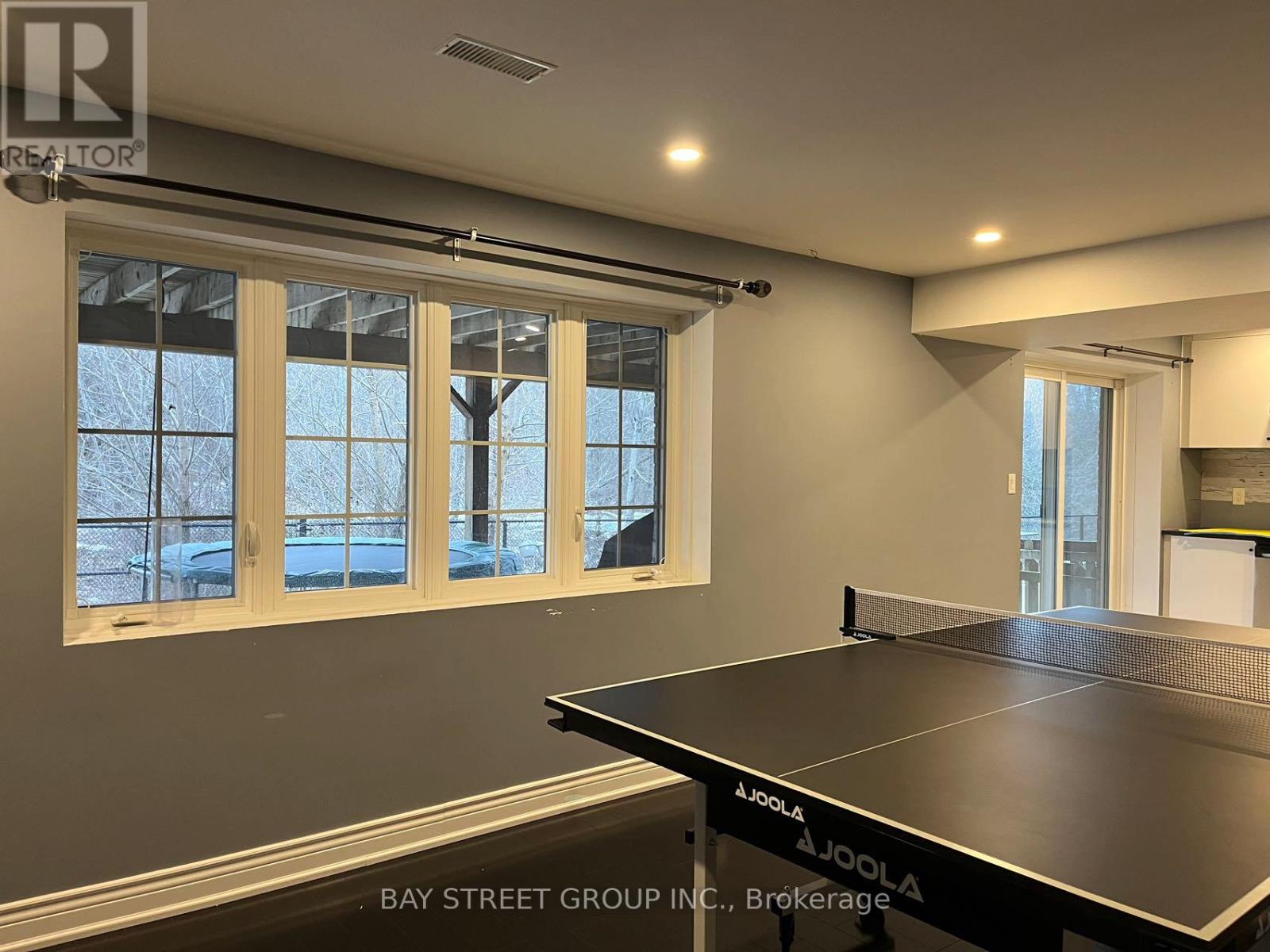 8 Dovetail Drive, Richmond Hill, Ontario  L4E 5B1 - Photo 6 - N12842430