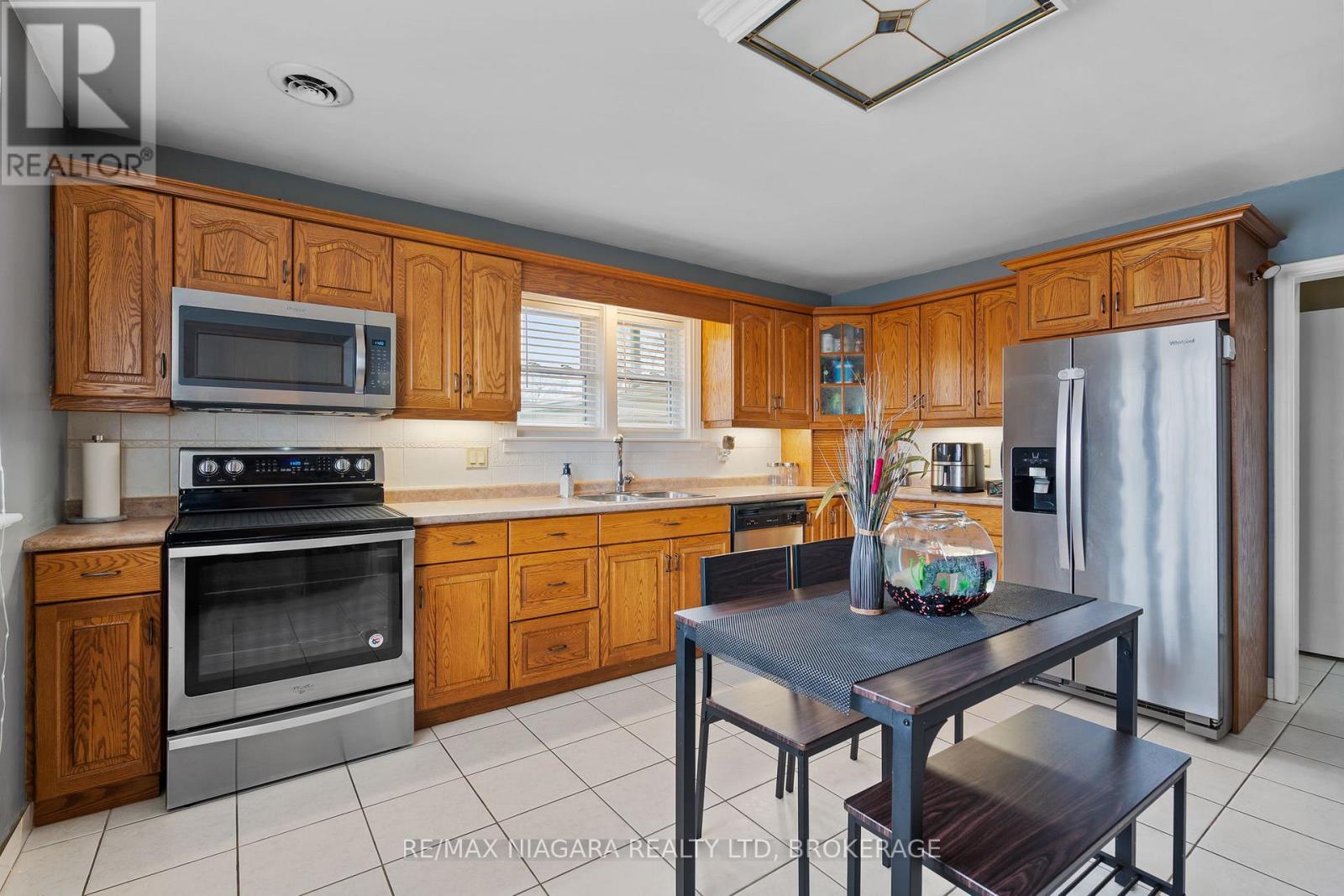 506 Main Street W, Port Colborne, Ontario  L3K 3W6 - Photo 9 - X12847114