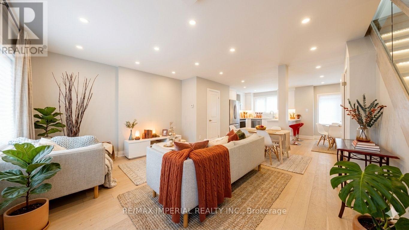 9 LESMOUNT AVENUE, Toronto, Ontario