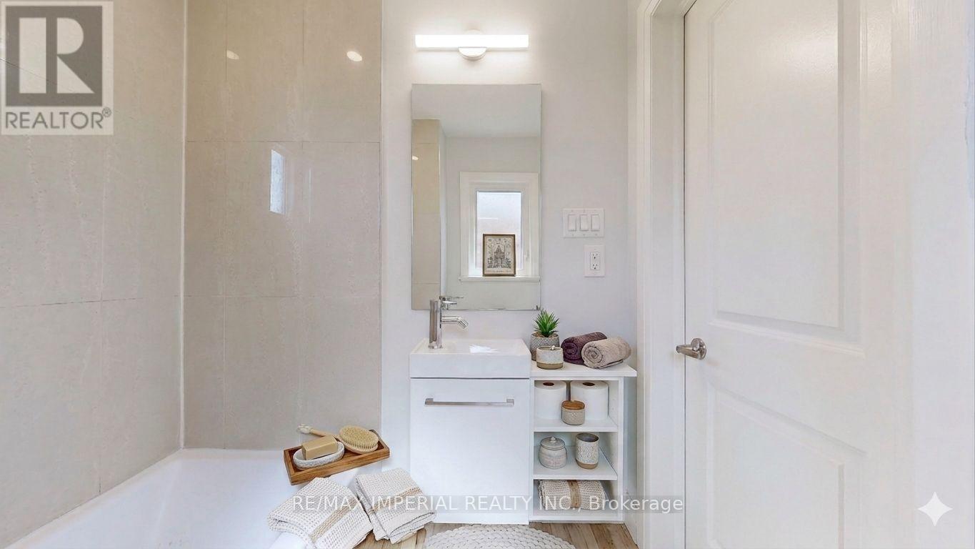 9 Lesmount Avenue, Toronto, Ontario  M4J 3V5 - Photo 22 - E12662344