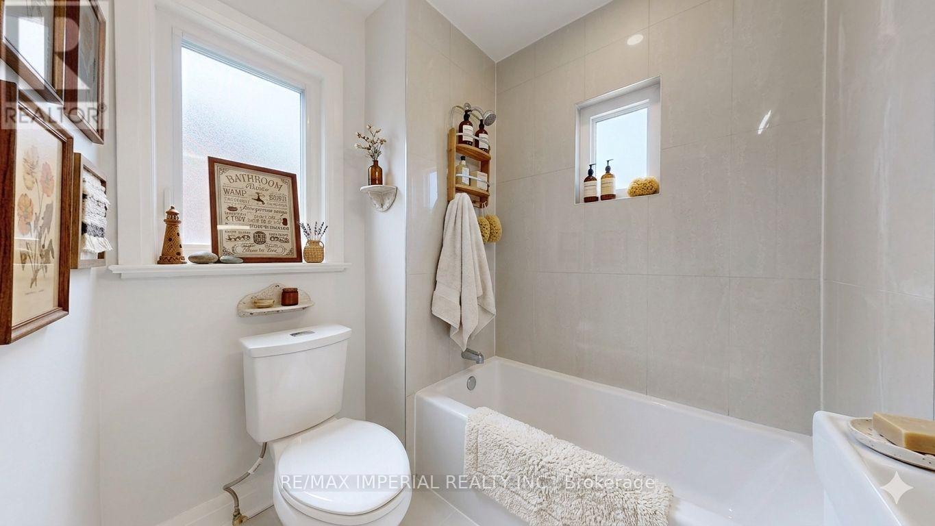 9 Lesmount Avenue, Toronto, Ontario  M4J 3V5 - Photo 23 - E12662344