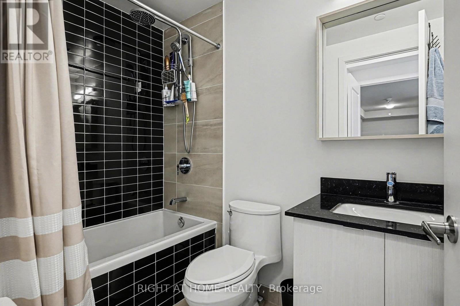 1404 - 4655 Metcalfe Avenue, Mississauga, Ontario  L5M 0Z7 - Photo 13 - W12847110