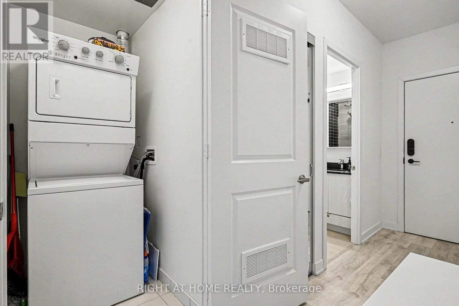 1404 - 4655 Metcalfe Avenue, Mississauga, Ontario  L5M 0Z7 - Photo 14 - W12847110