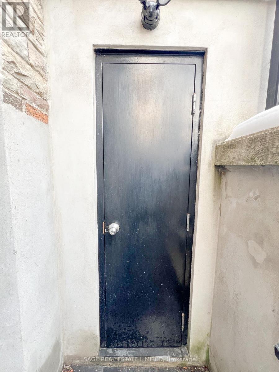 Unit A - 18 Rivercrest Road, Toronto, Ontario  M6S 4H3 - Photo 10 - W12847132