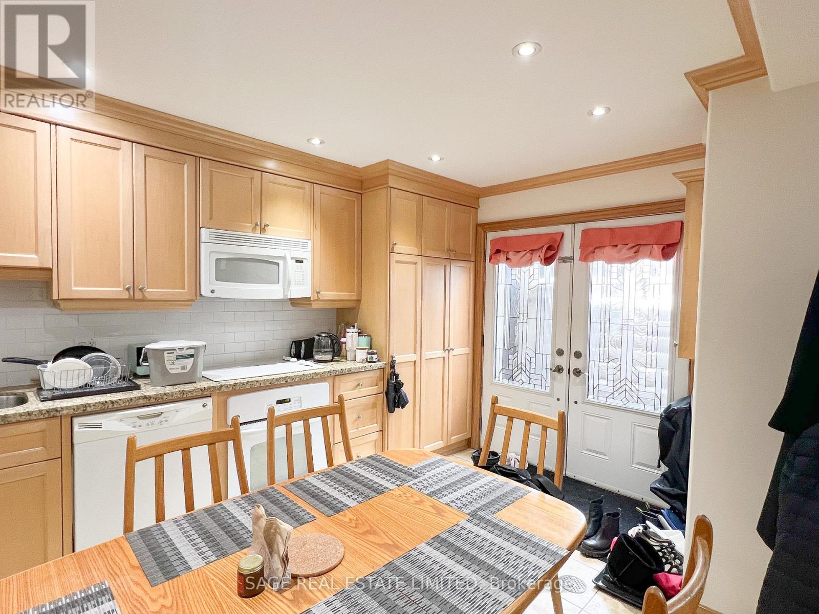 Unit A - 18 Rivercrest Road, Toronto, Ontario  M6S 4H3 - Photo 3 - W12847132