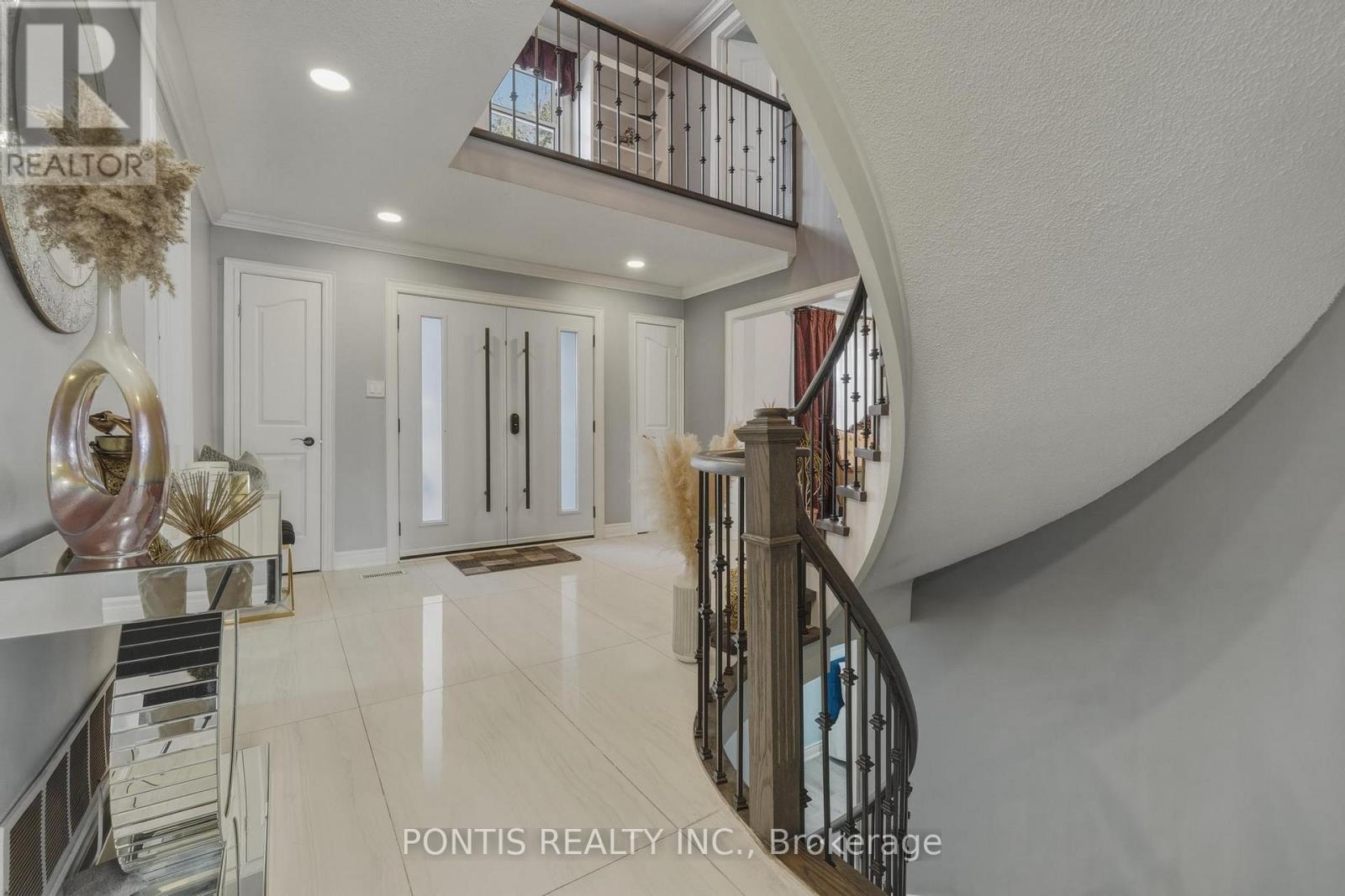 10 Whitmore Court, Brampton, Ontario  L6Z 2A5 - Photo 13 - W12841268