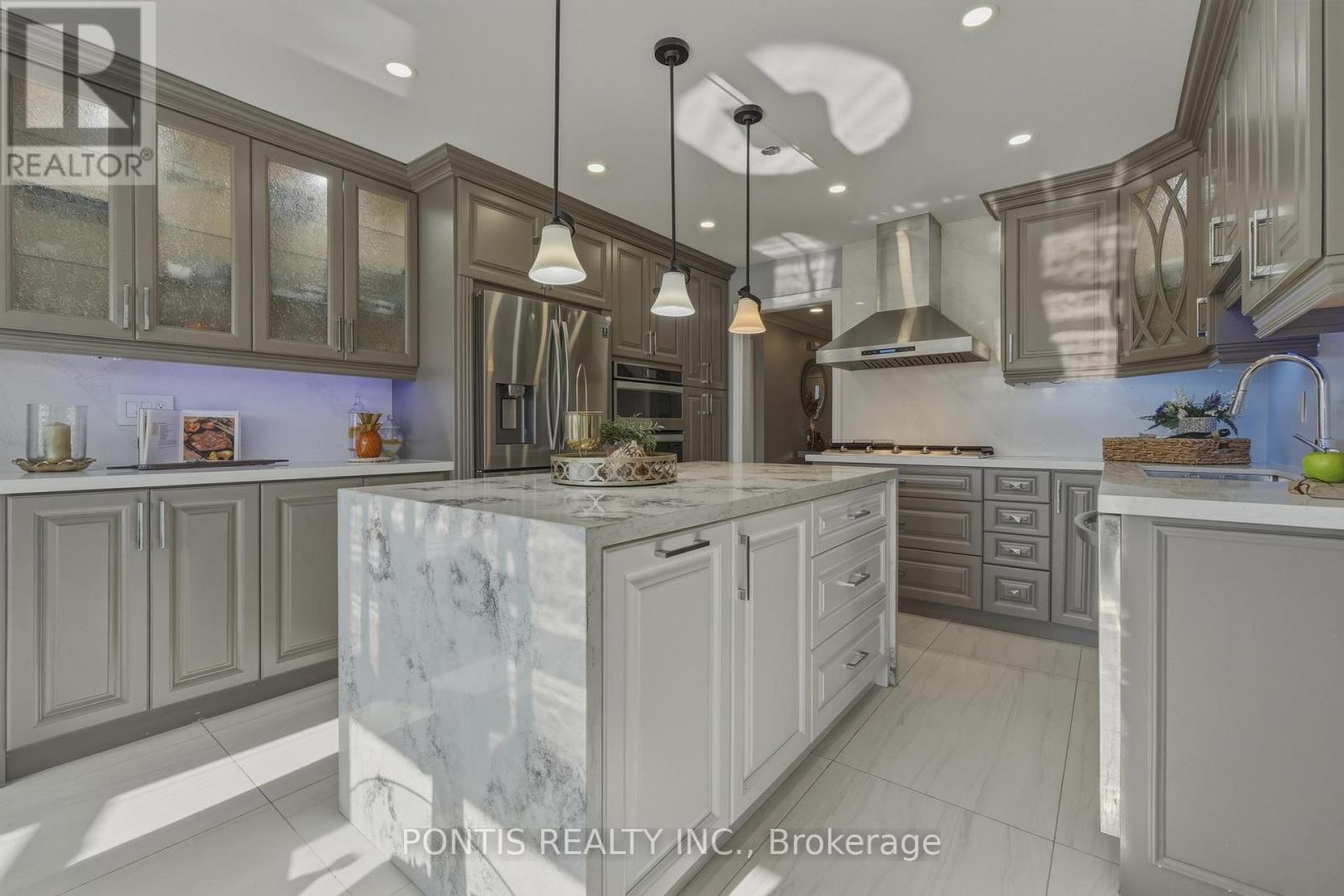 10 Whitmore Court, Brampton, Ontario  L6Z 2A5 - Photo 8 - W12841268