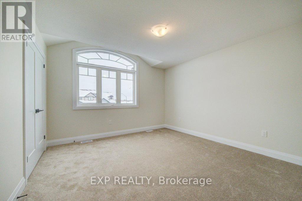 235 Applewood Street, Blandford-Blenheim, Ontario  N0J 1S0 - Photo 35 - X12847142