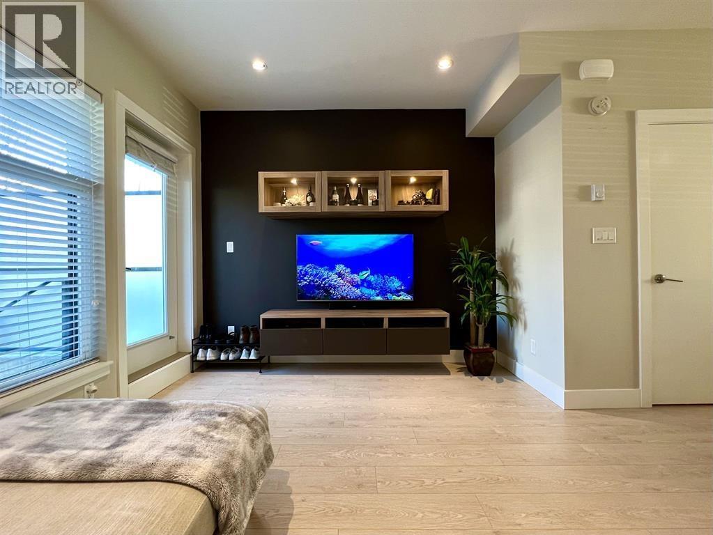 7 5122 Canada Way, Burnaby, British Columbia  V5E 0C3 - Photo 3 - R3096303