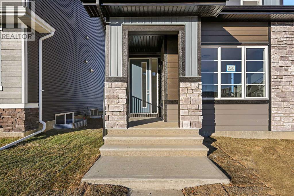 220 Waterford Heath, Chestermere, Alberta  T1X 2Z7 - Photo 3 - A2276236