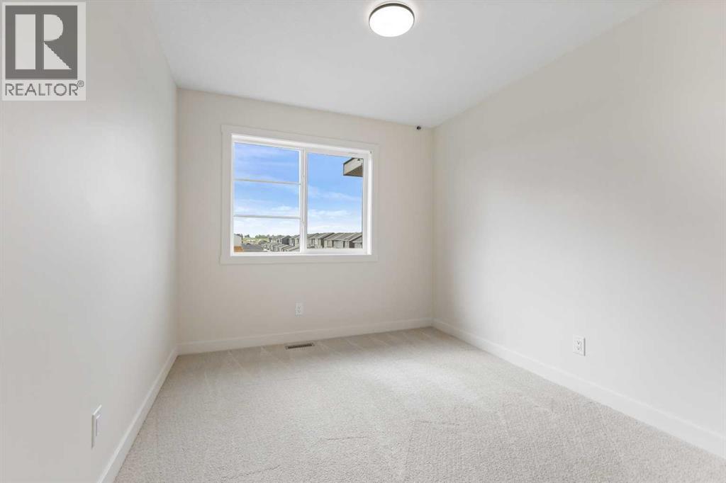 12 Waterford Glen, Chestermere, Alberta  T1X 2T8 - Photo 9 - A2276241