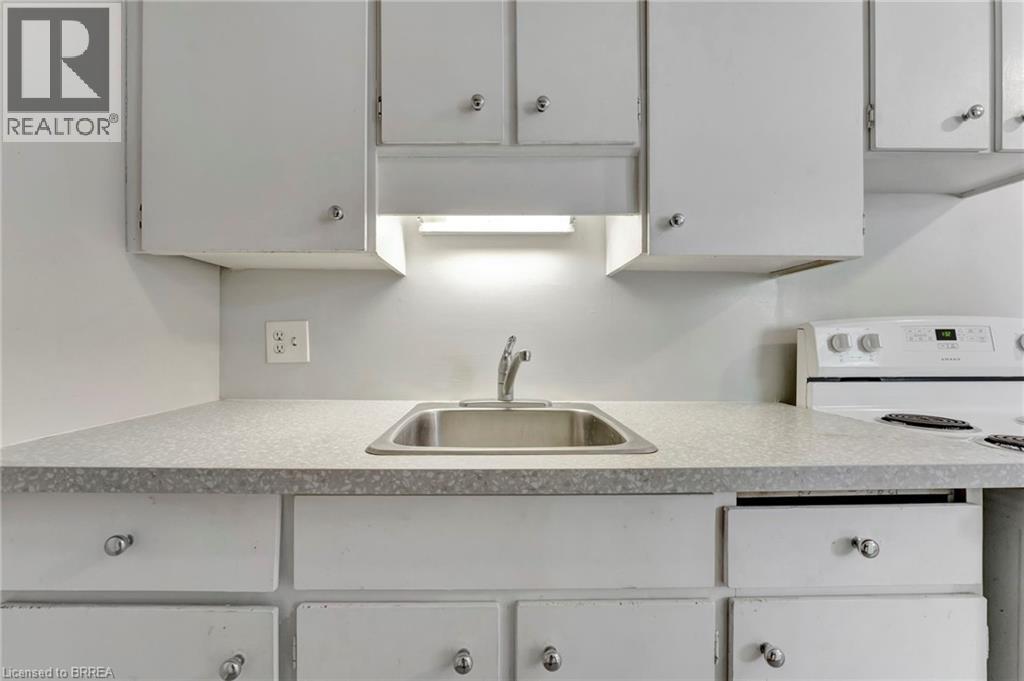 16 East Avenue, Brantford, Ontario  N3S 3L1 - Photo 13 - 40708797