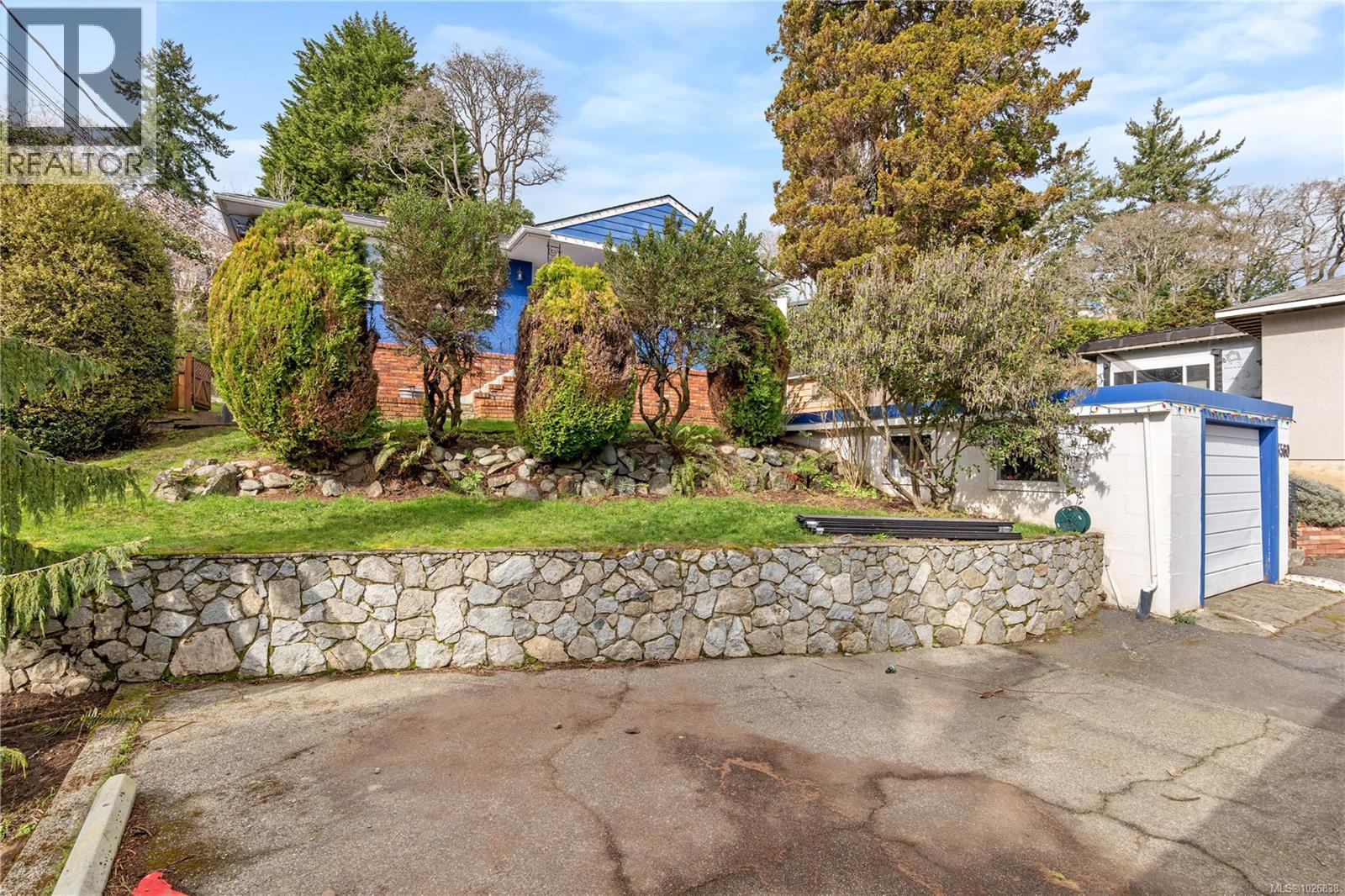 3560 Cedar Hill Rd, Saanich, British Columbia  V8P 3Z1 - Photo 6 - 1026838