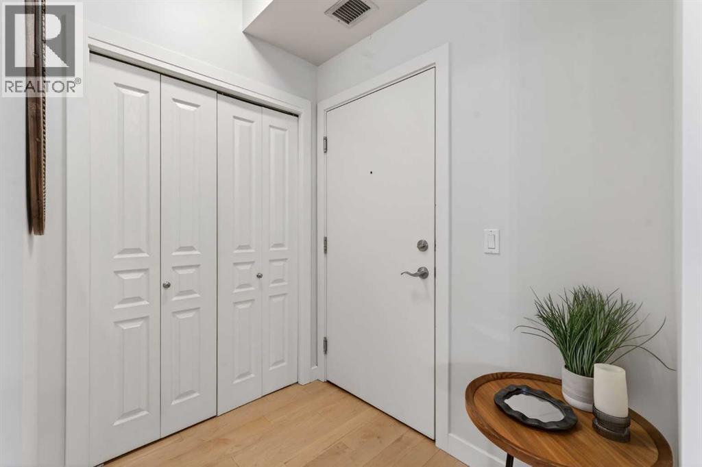 206, 208 Holy Cross Lane Sw, Calgary, Alberta  T2S 3G3 - Photo 2 - A2289904