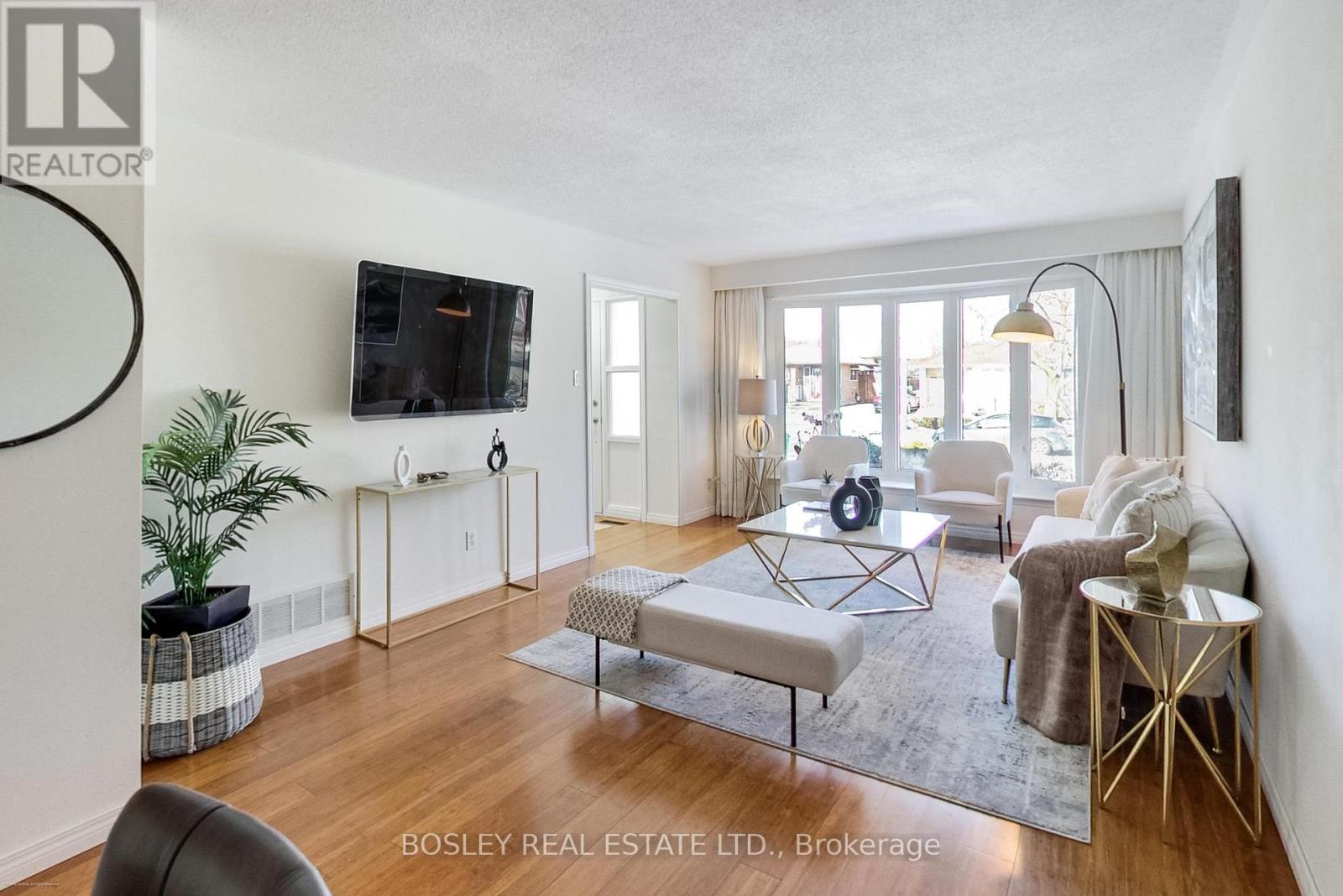 801 Eaglemount Crescent, Mississauga, Ontario  L5C 1H2 - Photo 10 - W12847164