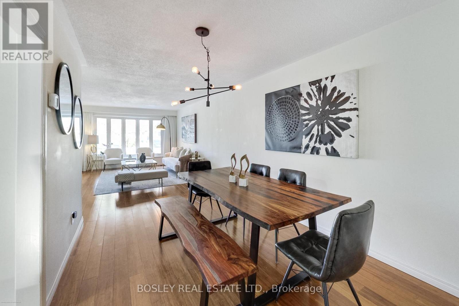 801 Eaglemount Crescent, Mississauga, Ontario  L5C 1H2 - Photo 13 - W12847164