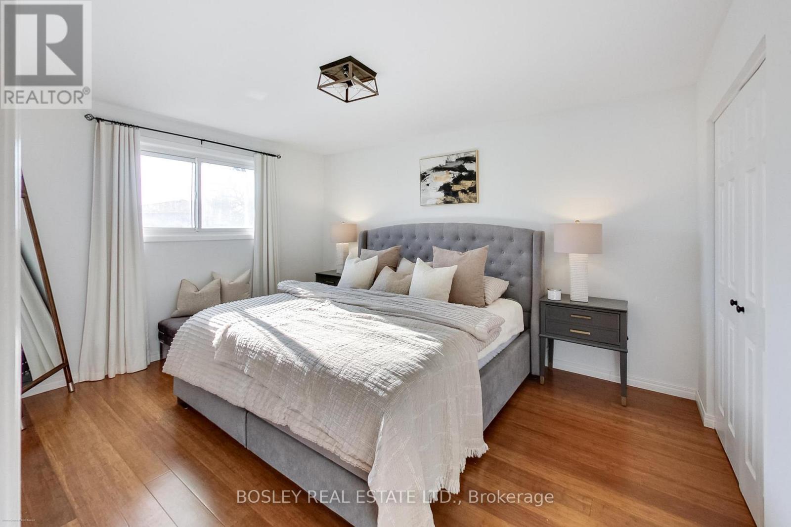 801 Eaglemount Crescent, Mississauga, Ontario  L5C 1H2 - Photo 16 - W12847164