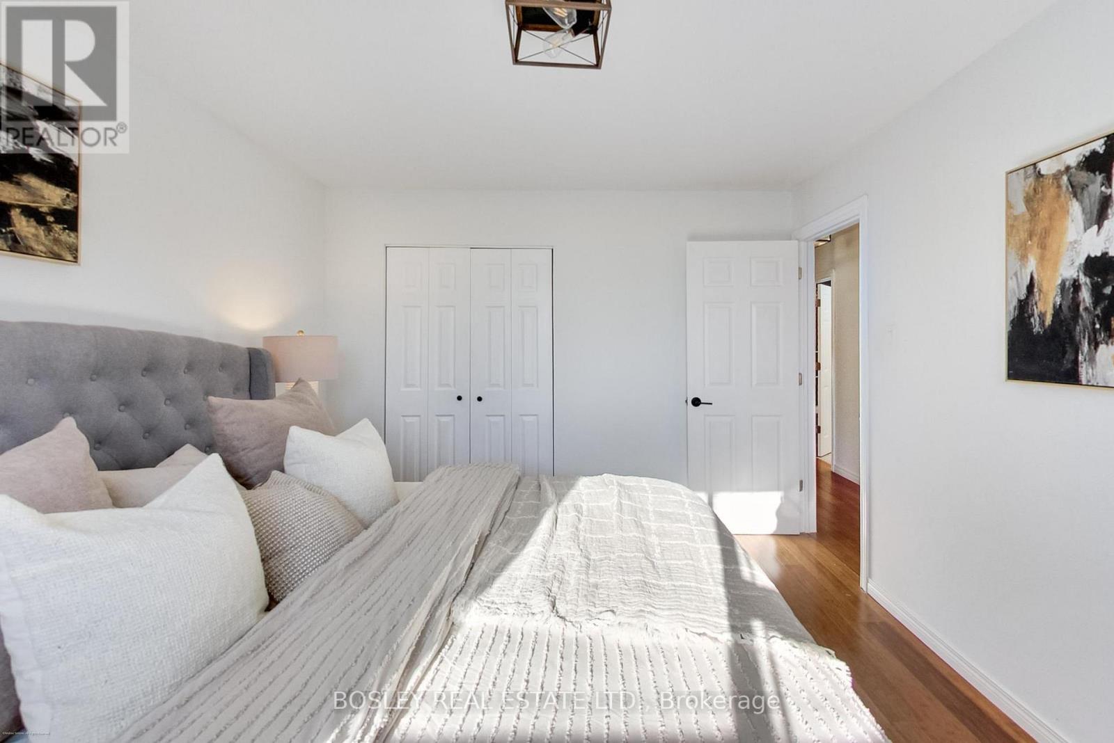 801 Eaglemount Crescent, Mississauga, Ontario  L5C 1H2 - Photo 17 - W12847164