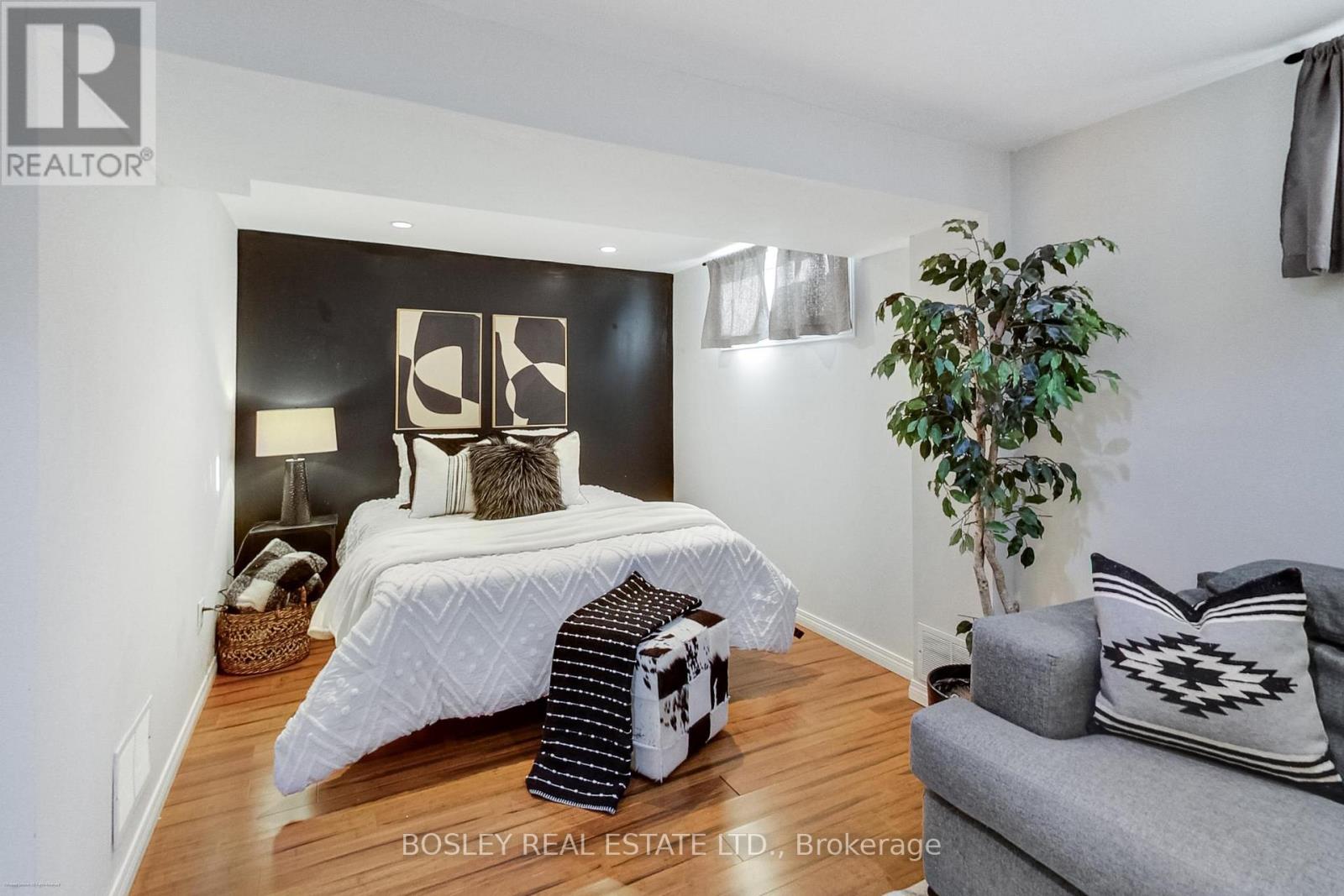 801 Eaglemount Crescent, Mississauga, Ontario  L5C 1H2 - Photo 26 - W12847164