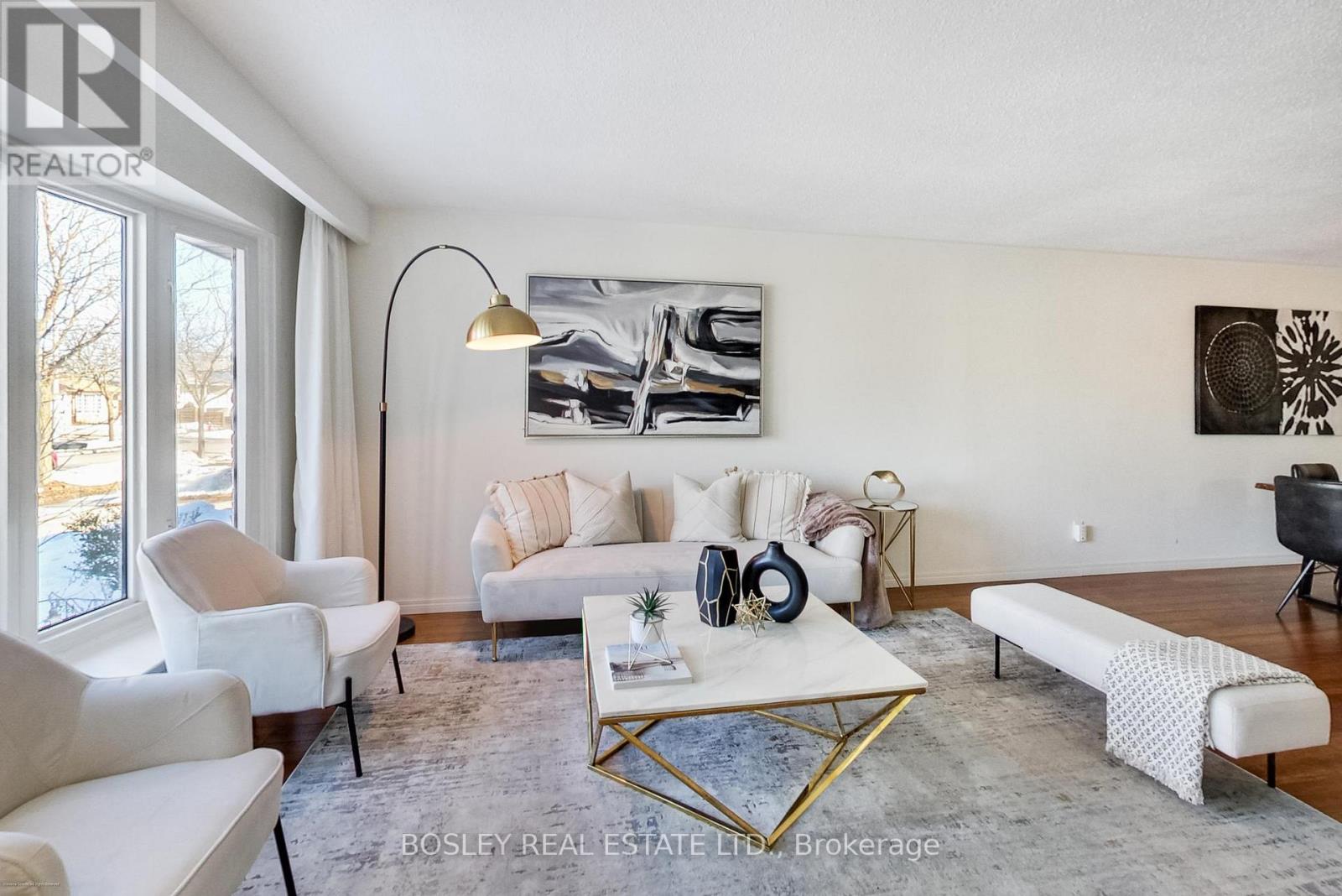 801 Eaglemount Crescent, Mississauga, Ontario  L5C 1H2 - Photo 7 - W12847164