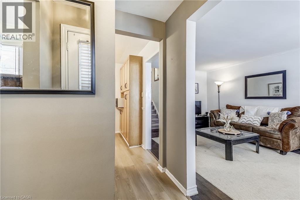 2145 Sandringham Drive, Burlington, Ontario  L7P 1T8 - Photo 3 - 40794006