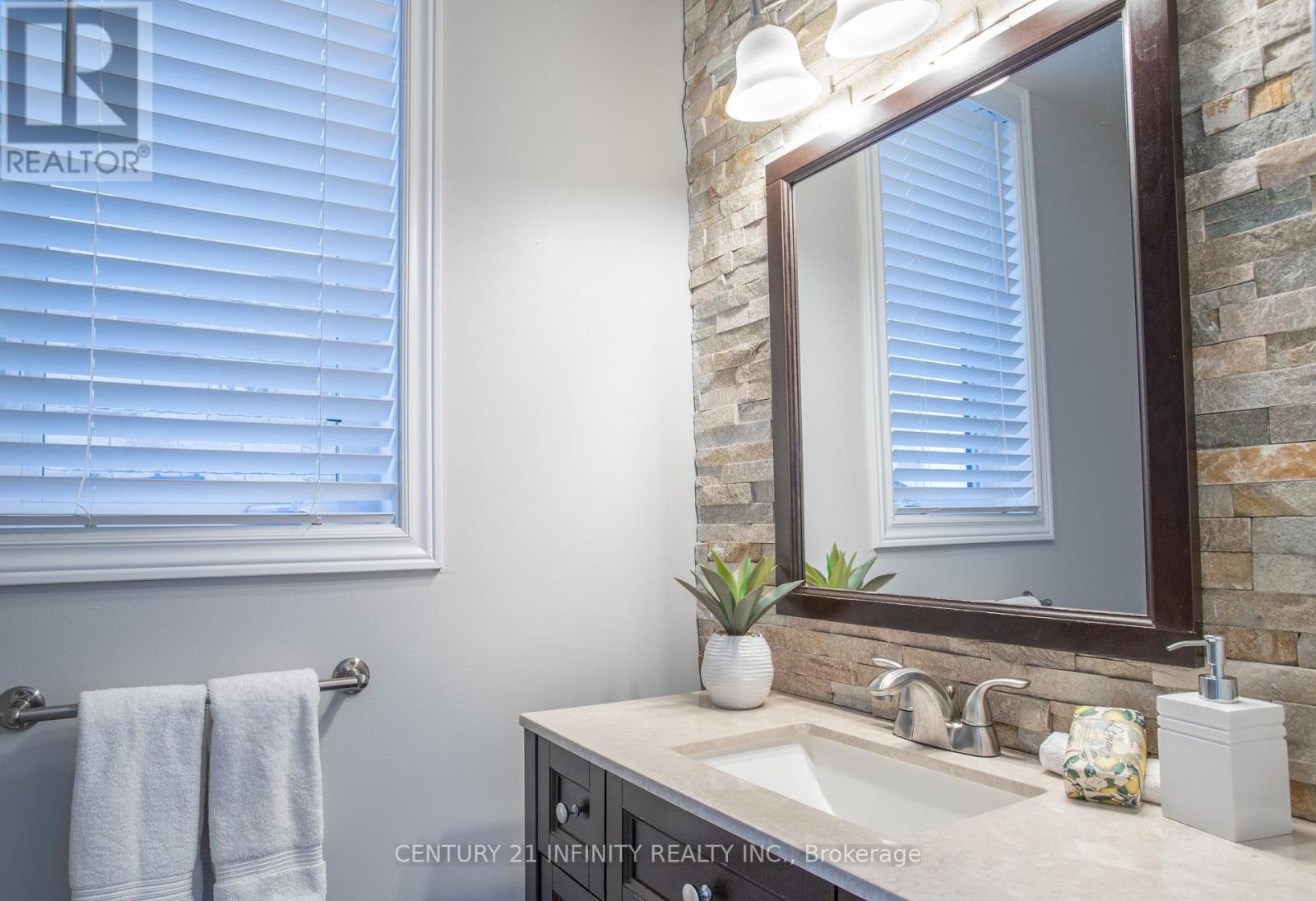 32 Buxton Lane, Clarington, Ontario  L1C 0J5 - Photo 6 - E12847214