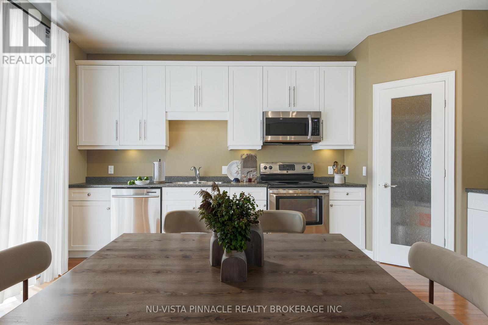 702 Springwood Crescent, London North, Ontario  N6G 0H8 - Photo 6 - X12847190