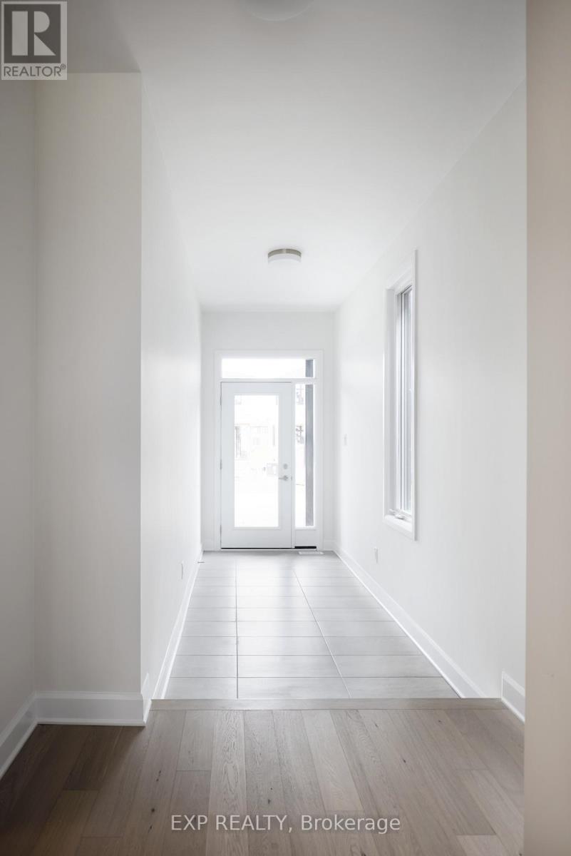 503 Roundhouse Crescent, Ottawa, Ontario  K2S 3G8 - Photo 4 - X12847196