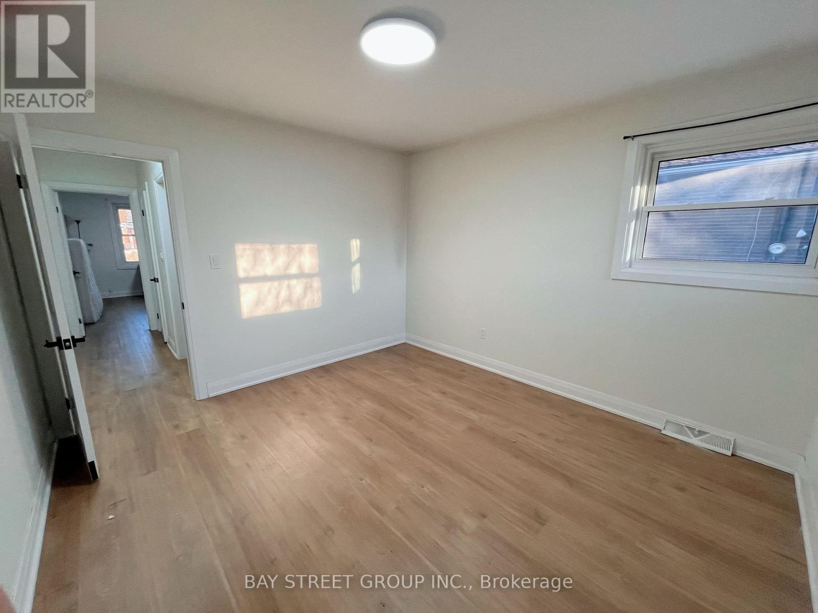 Upper - 12 Wakil Drive, St. Catharines, Ontario  L2T 3H8 - Photo 4 - X12847188