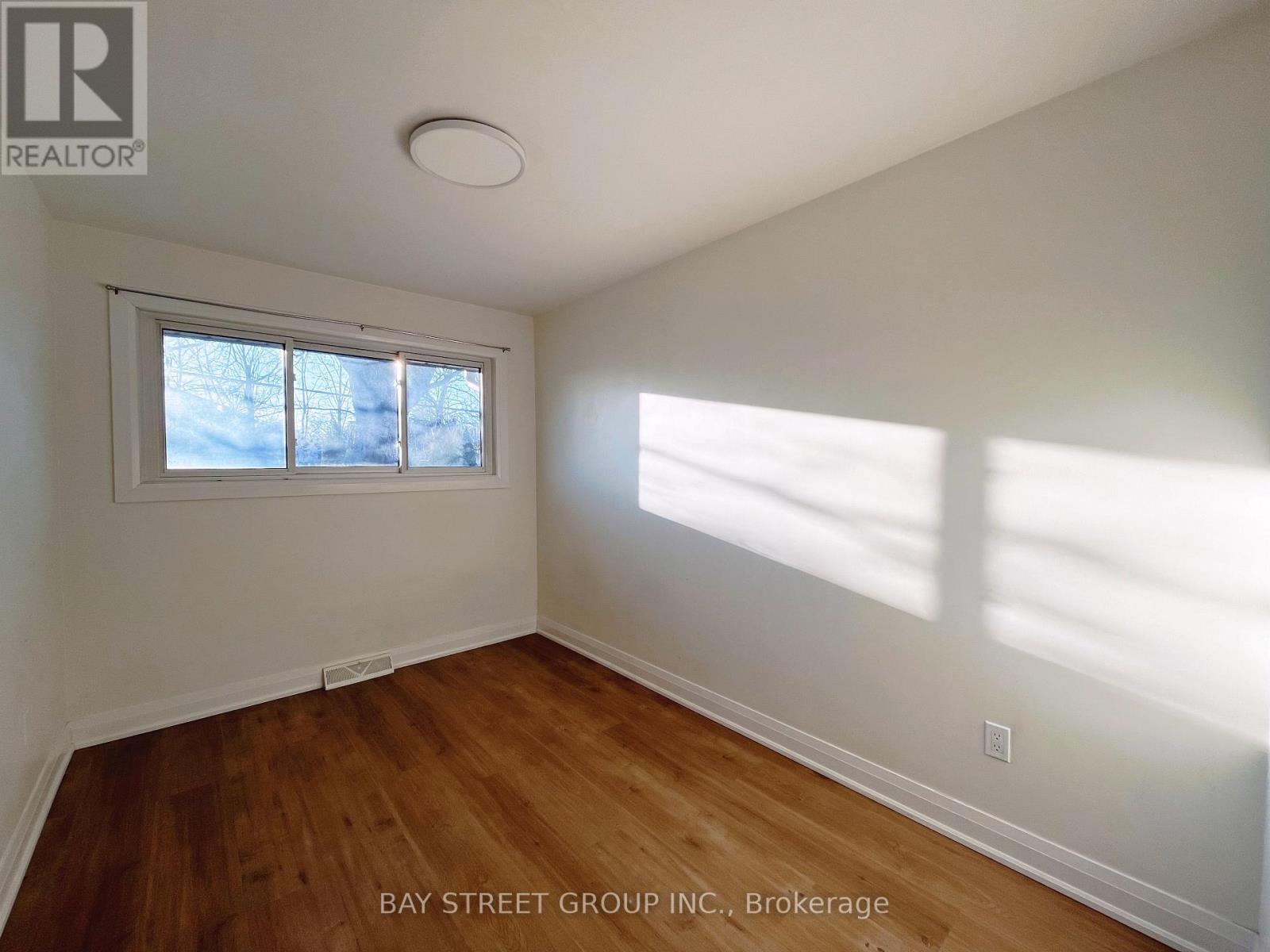 Upper - 12 Wakil Drive, St. Catharines, Ontario  L2T 3H8 - Photo 5 - X12847188