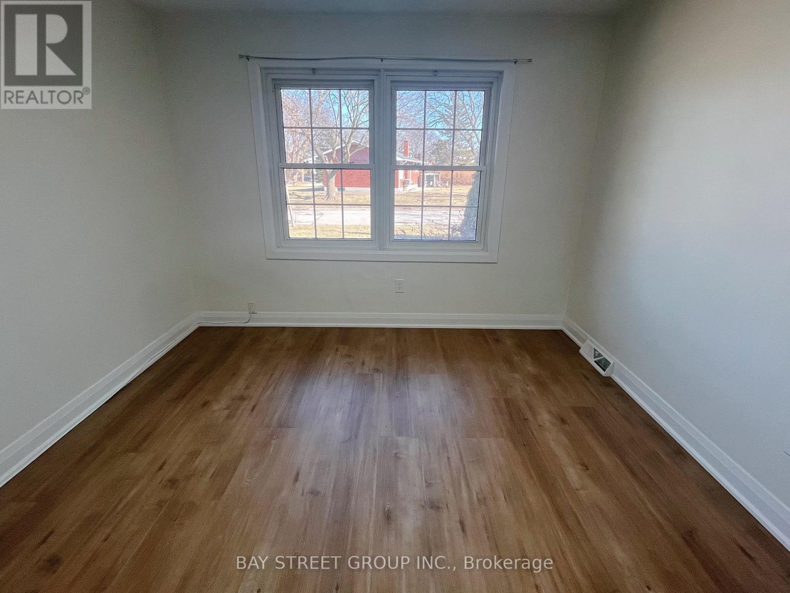 Upper - 12 Wakil Drive, St. Catharines, Ontario  L2T 3H8 - Photo 7 - X12847188