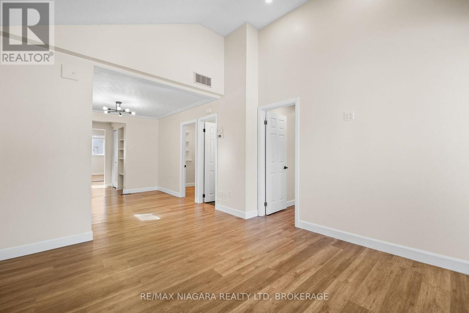 64 Churchill Street, St. Catharines, Ontario  L2S 2P5 - Photo 4 - X12847210