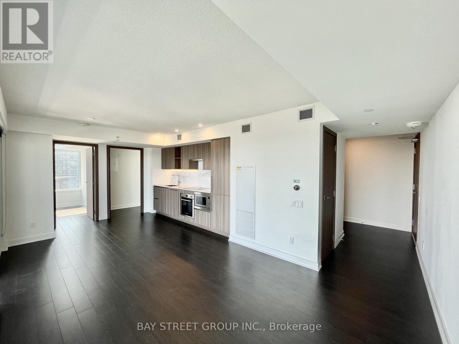 2012 - 19 BATHURST STREET W, Toronto, Ontario