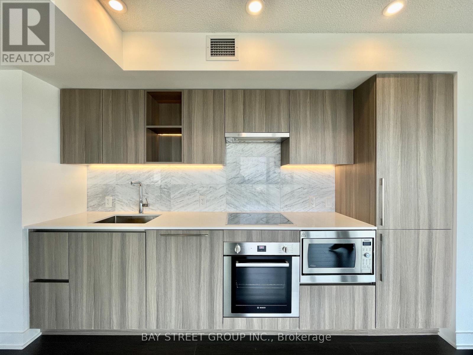 2012 - 19 Bathurst Street W, Toronto, Ontario  M5V 0N2 - Photo 3 - C12847224