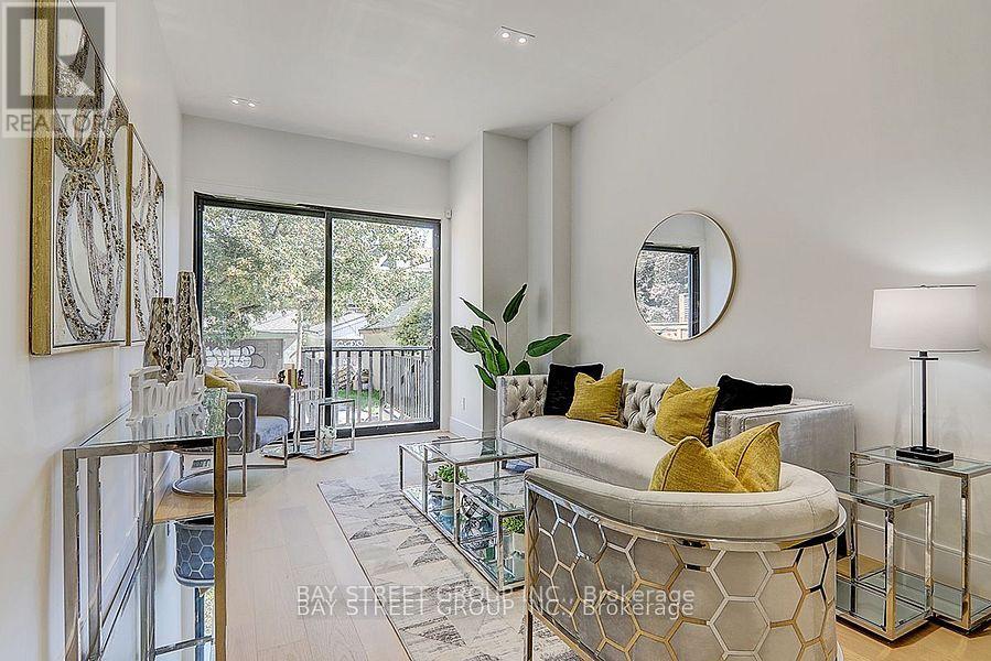 329 Clinton Street, Toronto, Ontario  M6G 2Y7 - Photo 12 - C12847242