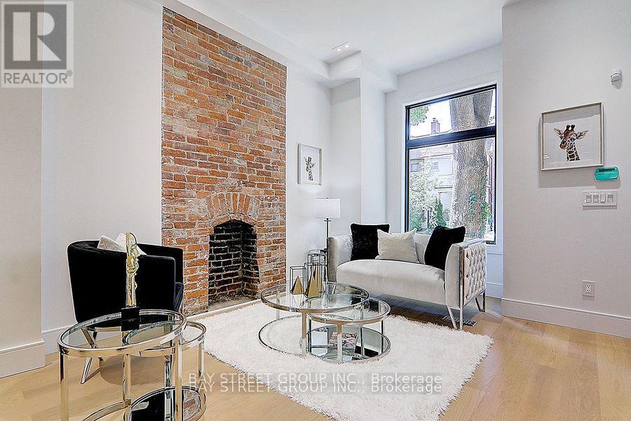 329 Clinton Street, Toronto, Ontario  M6G 2Y7 - Photo 4 - C12847242