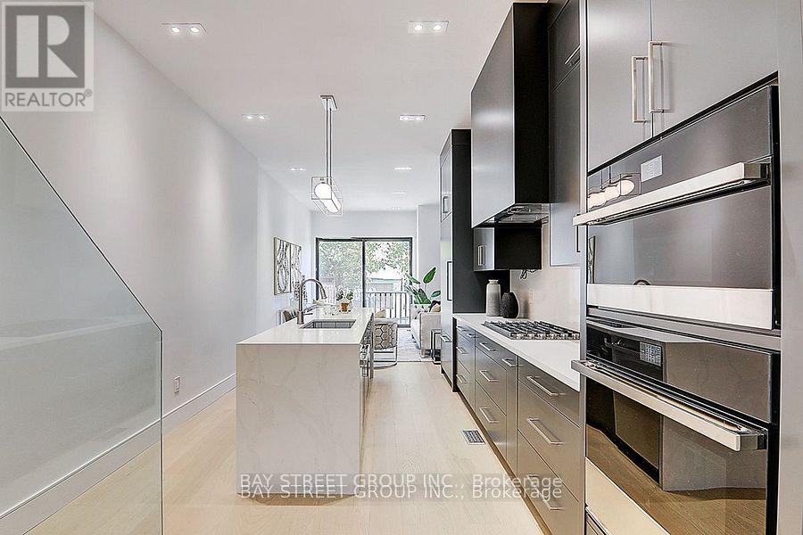 329 Clinton Street, Toronto, Ontario  M6G 2Y7 - Photo 9 - C12847242