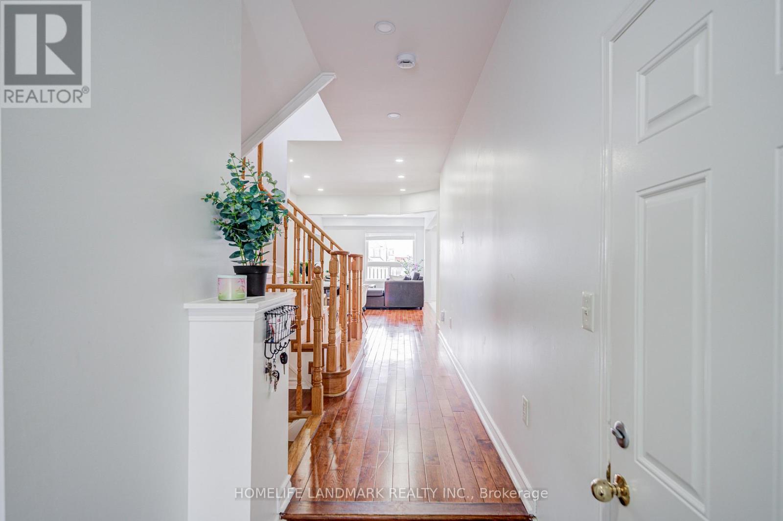 30 Richard Coulson Crescent, Whitchurch-Stouffville, Ontario  L4A 0G7 - Photo 4 - N12847202