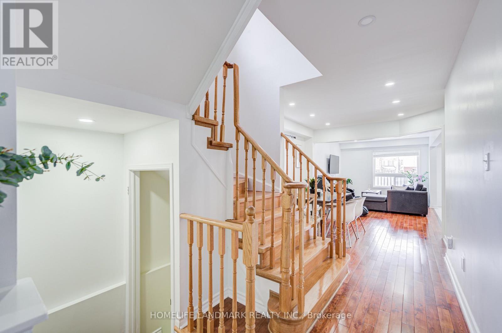 30 Richard Coulson Crescent, Whitchurch-Stouffville, Ontario  L4A 0G7 - Photo 5 - N12847202