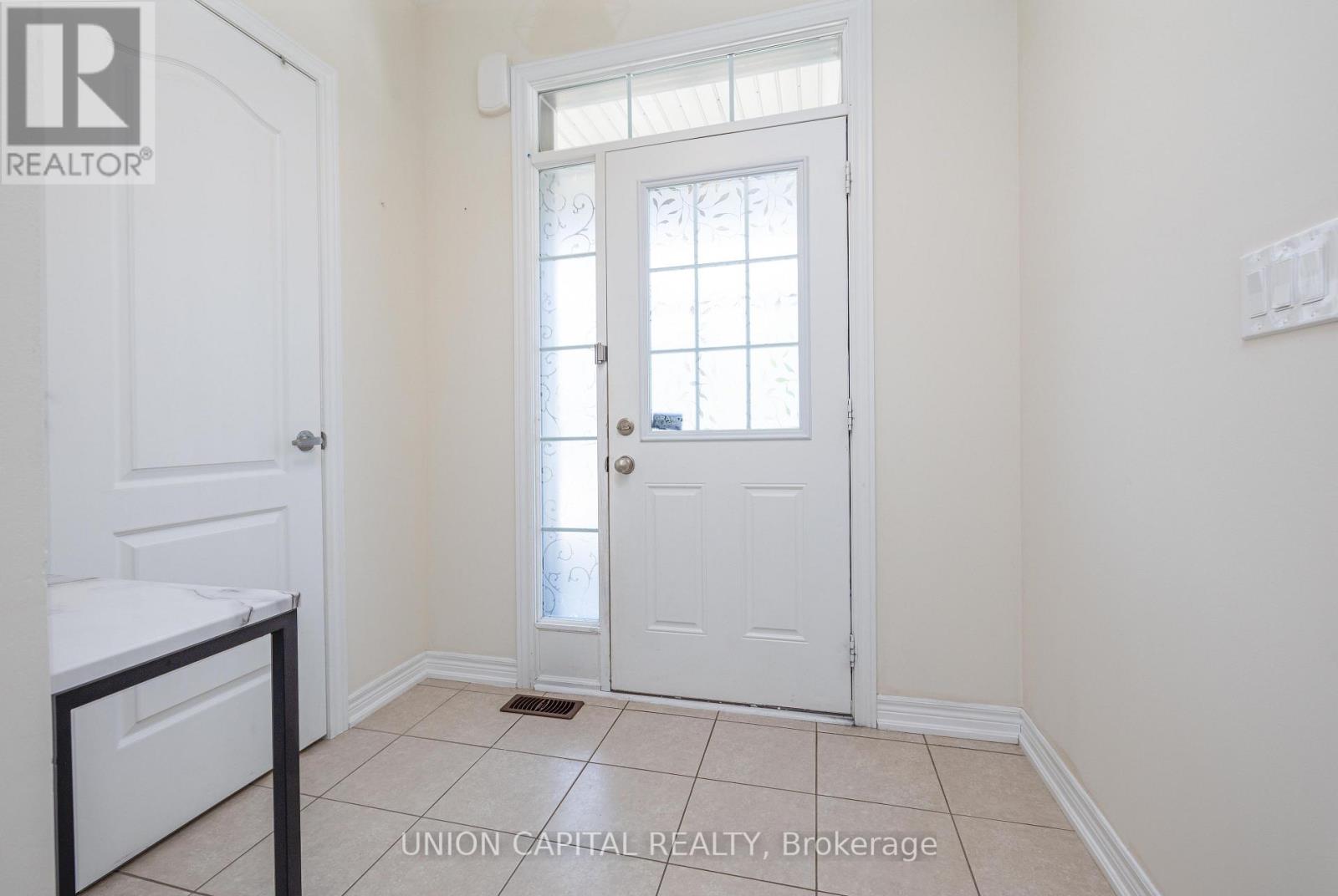 64 Collier Crescent, Markham, Ontario  L6E 0T2 - Photo 3 - N12847218