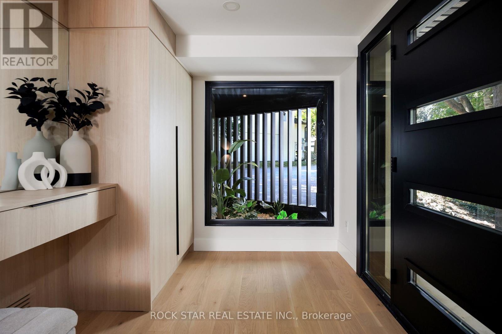 1113 Greenoaks Drive, Mississauga, Ontario  L5J 3A1 - Photo 9 - W12847178